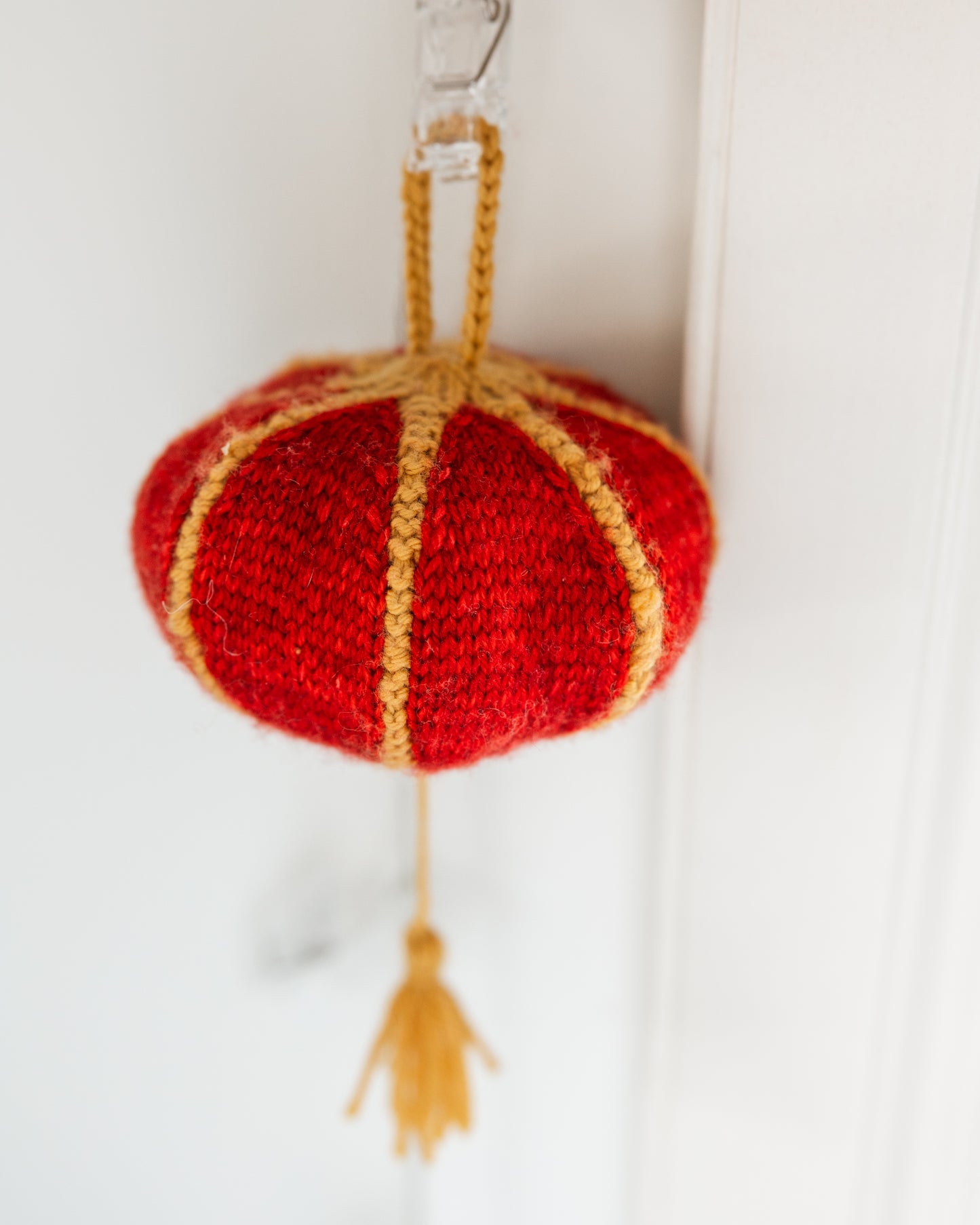 Lunar New Year lanterns pattern