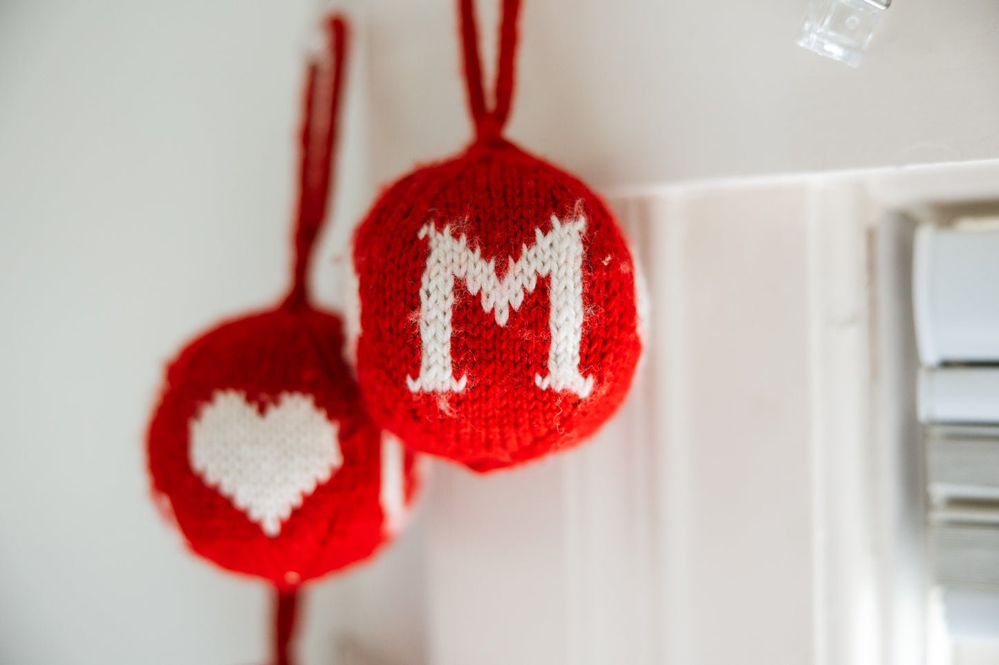 Holiday ornament ball pattern