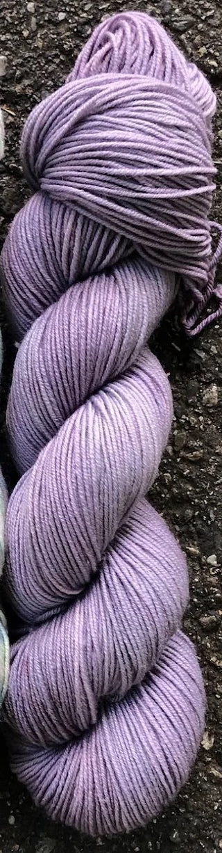 Round Mountain Fibers Alder Fingering